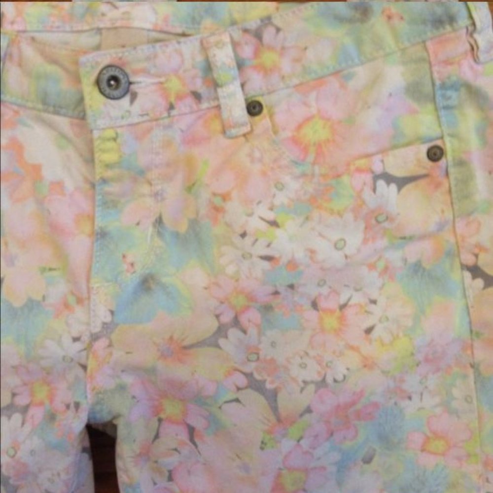 Arizona Jeans Co. Pastel Floral Ankle Jeans